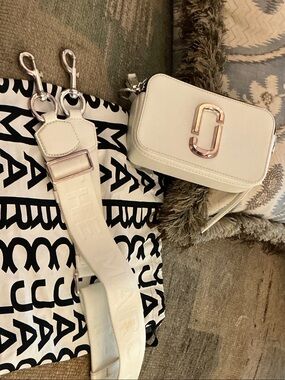 Marc Jacobs white Leather Snapshot purse w bag and strap